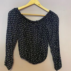 Brandy Melville Women’s Navy Floral Top